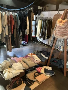 服の交換会の様子